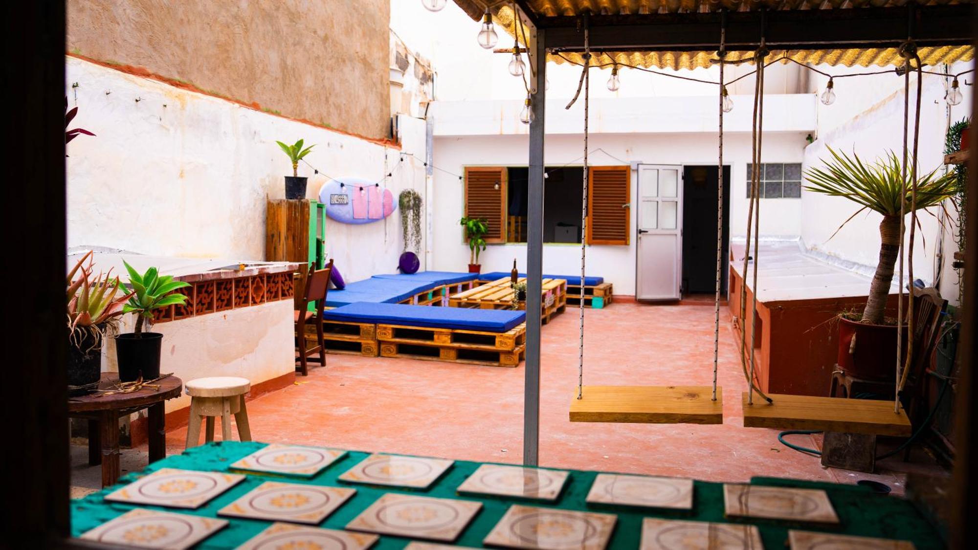 Dona Rose Surf Hostel Las Palmas de Gran Canaria Exteriör bild